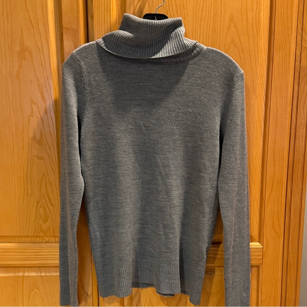 H&M Gray Turtleneck Long Sleeve Sweater Size Medium